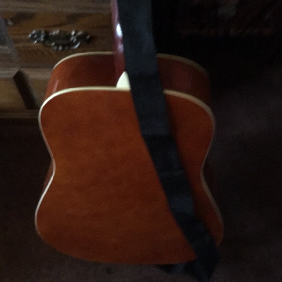 Guitar - Picture 5 of 7